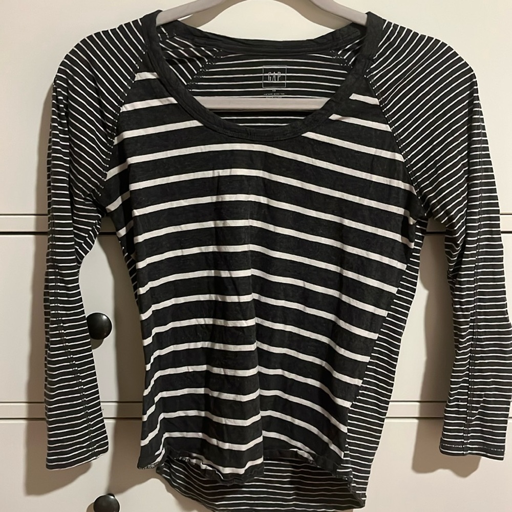 GAP grey striped long sleeve tee - XS